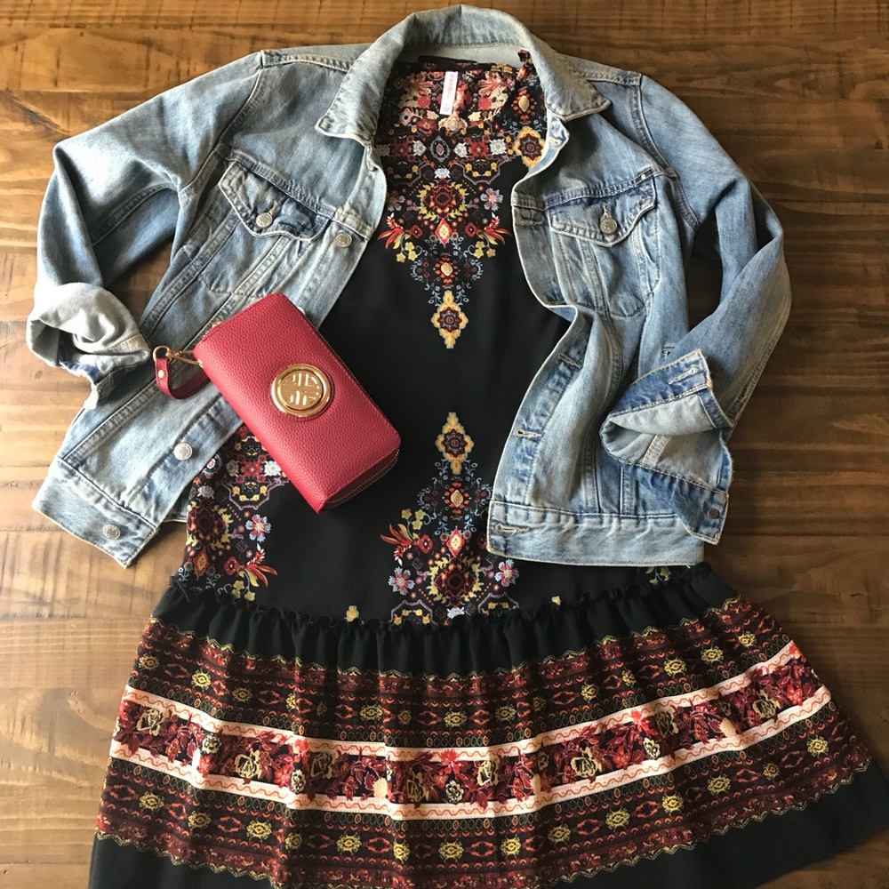 3/$20! 🥳 Black dress with  Latin American design.